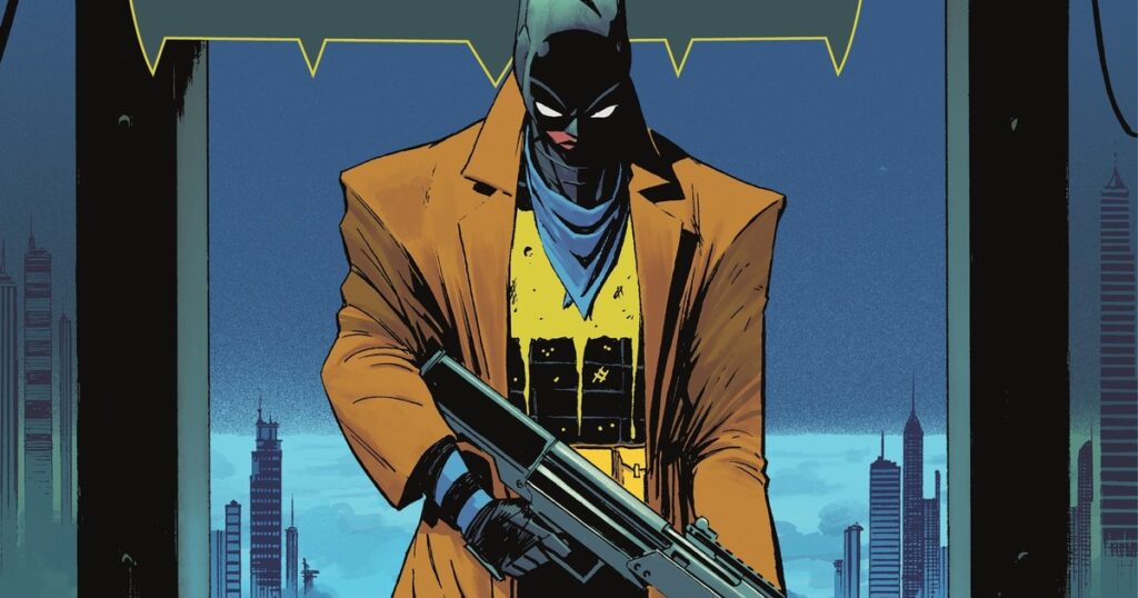 Absolute Batman de sobretudo marrom, máscara de orelhas pontudas e lenço azul, segurando uma espingarda diante da silhueta de Gotham, na arte de capa oficial de Absolute Batman #24, de Nick Dragotta