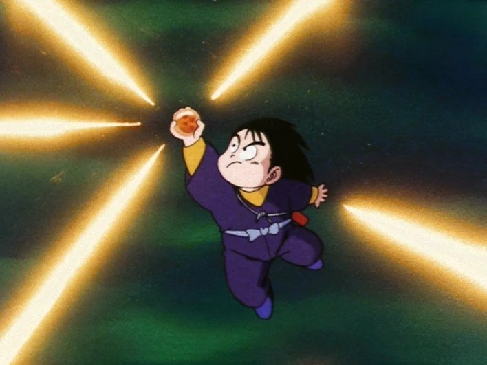 Goku criança pega a esfera do dragão de quatro estrelas no Dragon Ball clássico