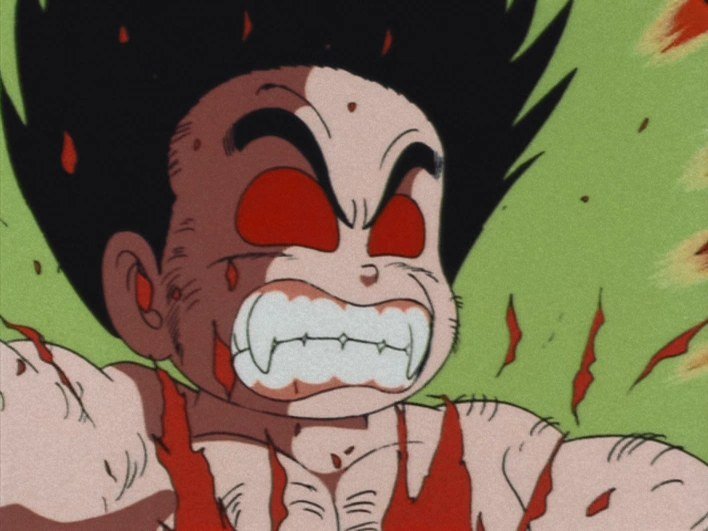 Goku começa a se transformar em macaco gigante (Oozaru) na luta contra Jackie Chun