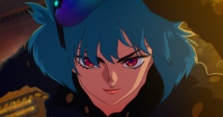 Close de Motoko Kusanagi sorrindo, de boina e olhos vermelhos, na série de 2026 da Science SARU