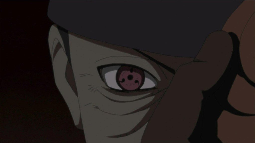 O Sharingan de Tobi aparece pela máscara quebrada em Naruto Shippuden