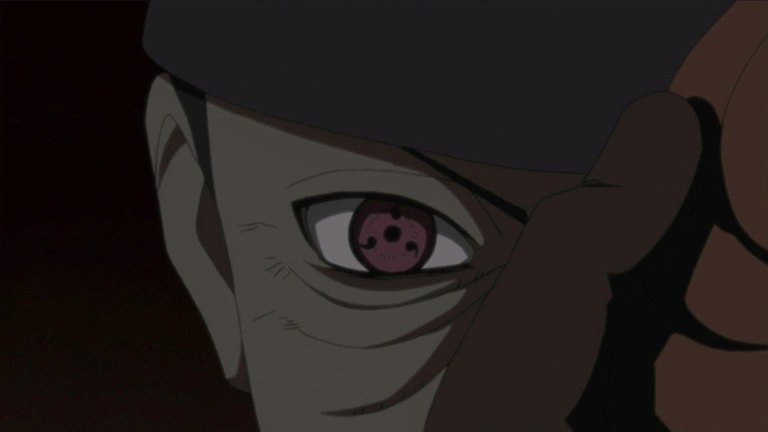 O Sharingan de Tobi aparece pela máscara quebrada em Naruto Shippuden