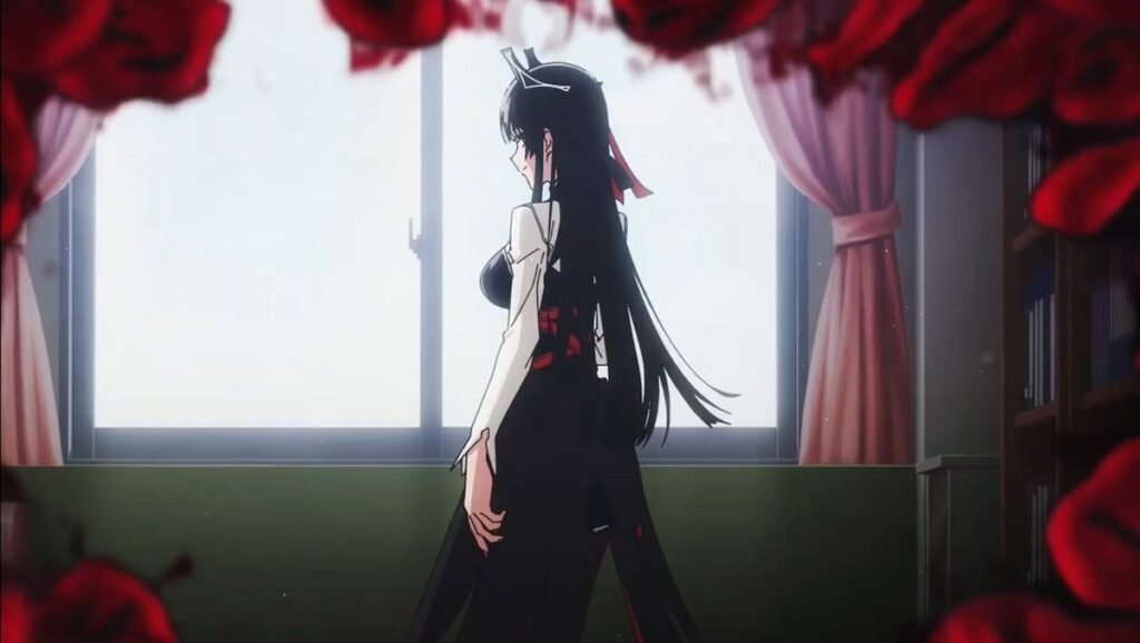 Nue, de costas, olha pela janela de uma sala cercada de rosas vermelhas, em cena do trailer do Anime