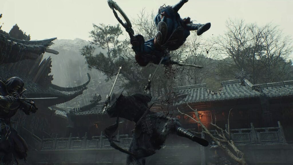 Soul salta sobre inimigos num pátio de telhados chineses em Phantom Blade Zero