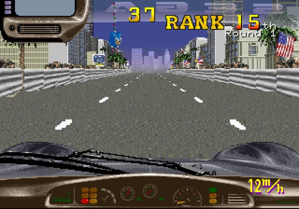 Tela do fliperama Rad Mobile (1990), com o boneco de Sonic pendurado no retrovisor