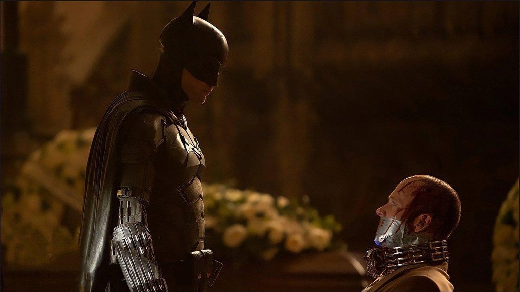 Robert Pattinson como Batman em cena de The Batman (2022)