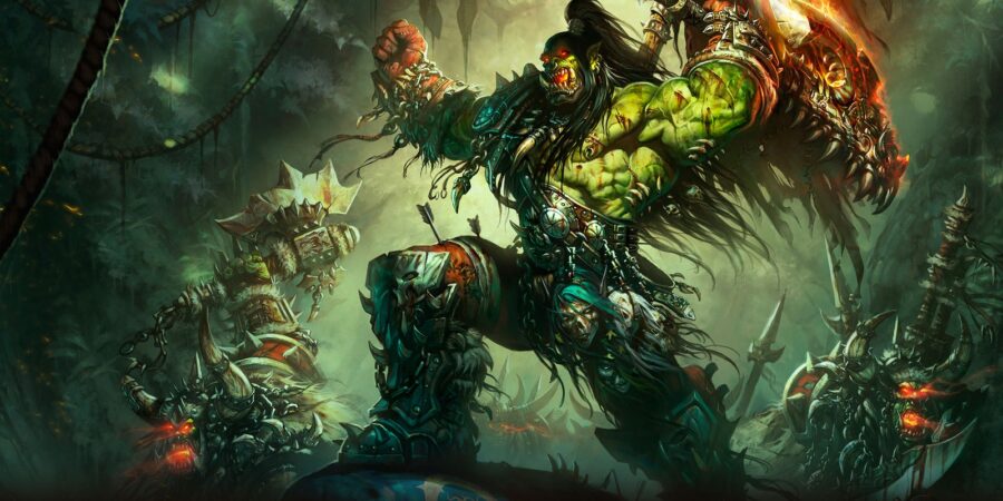 Um guerreiro orc em batalha numa floresta, na arte oficial de Warcraft III: Reign of Chaos